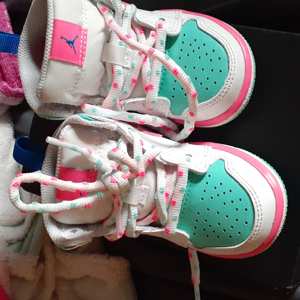 Jordan 1 mid